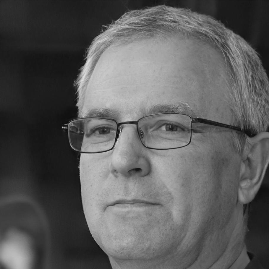 Finanzanalyst bei der Datenauswertung